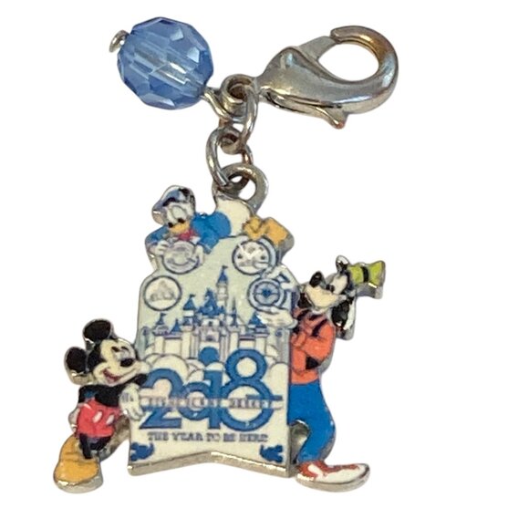 Walt Disney Fab 5 ClipOn Charm Mickey Mouse Goofy Donald Duck 2018 Magic Kingdom - Picture 1 of 10